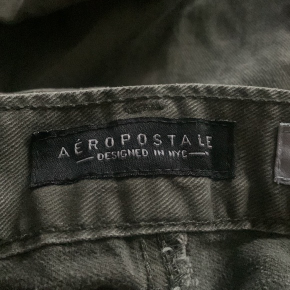 Aeropostale Rip knee skinny Jeans size 28-30 - Picture 2 of 2